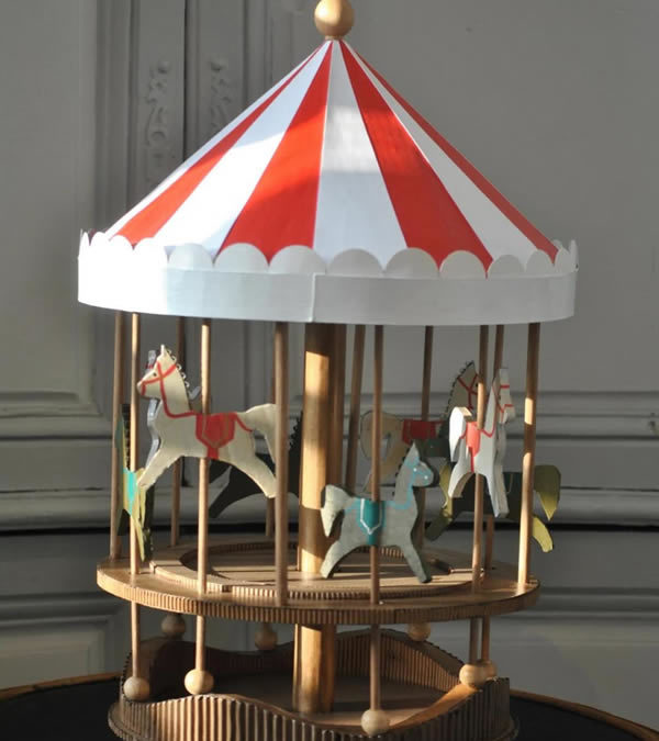 Manège en carton animé !
