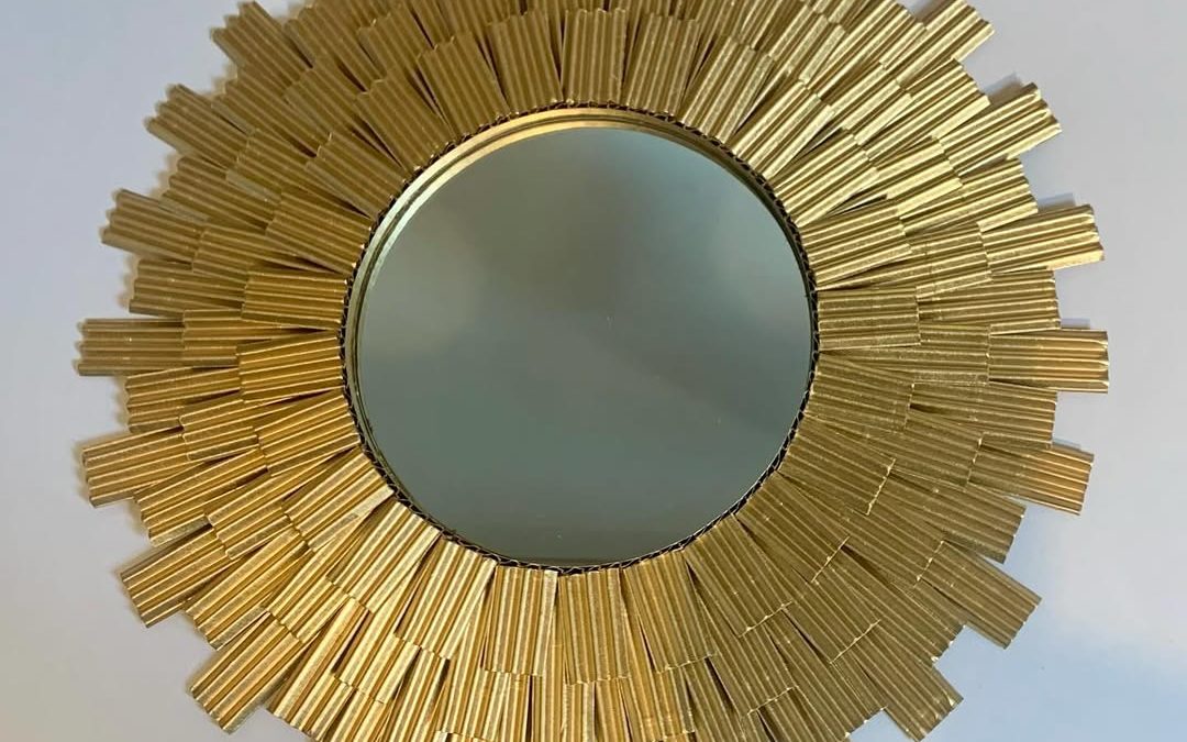 Série de petits miroirs dorés